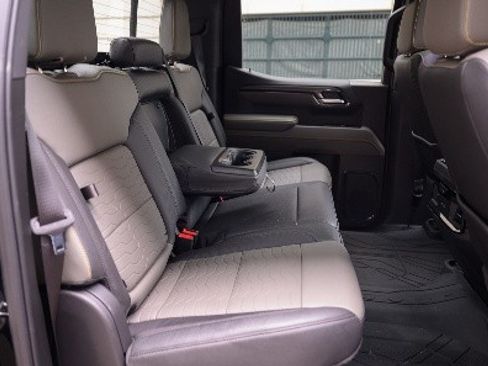 Used 2023 Chevrolet Silverado 1500 ZR2 w/ Technology Package image 5