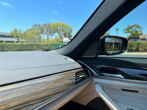 Used 2018 BMW M550i xDrive w/ Driving Assistance Package image 19