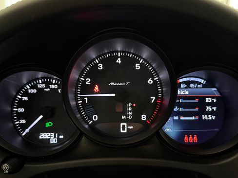 Used 2023 Porsche Macan Turbo image 9