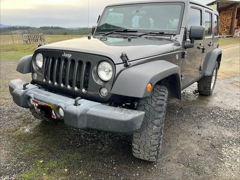 Used 2018 Jeep Wrangler Unlimited Sport image 1