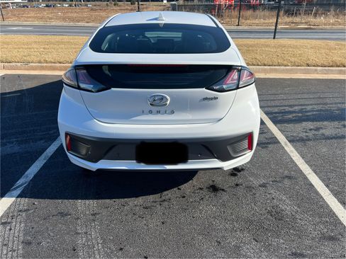 Used 2021 Hyundai Ioniq Limited image 11