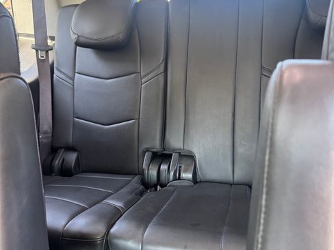Used 2016 Cadillac Escalade Luxury RWD image 13