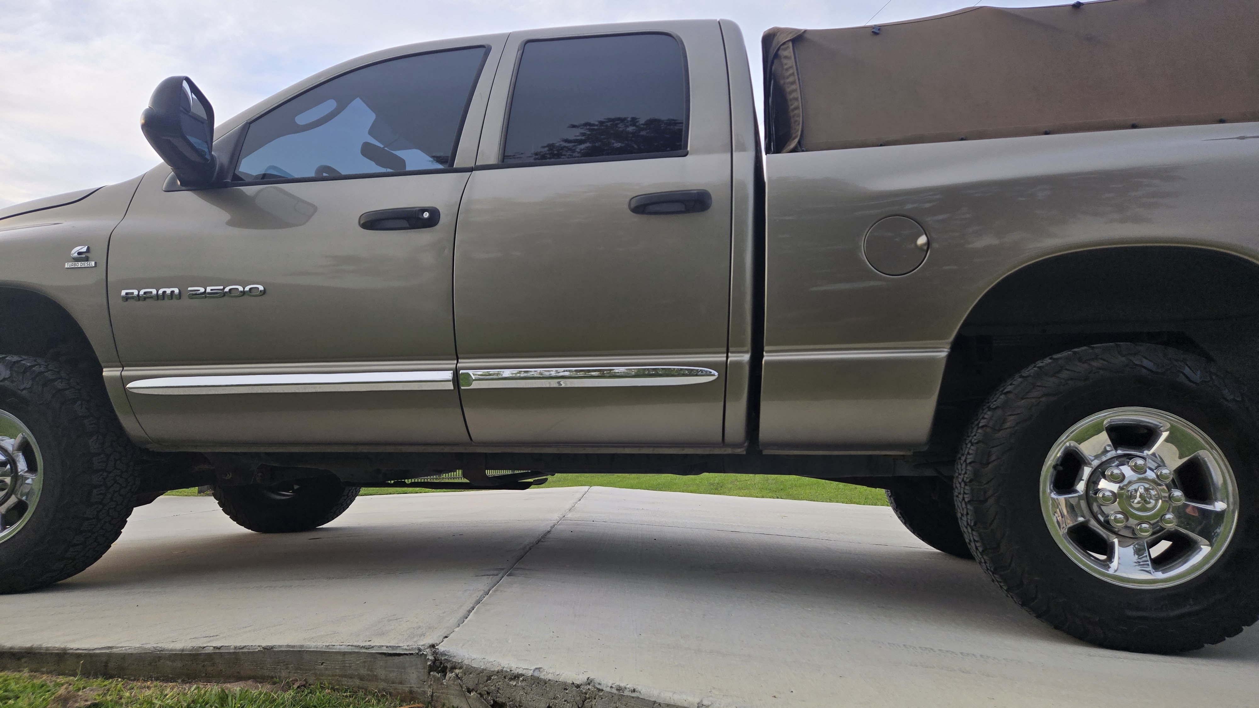 Used 2006 Dodge Ram 2500 Truck Laramie AWD/4WD image 4