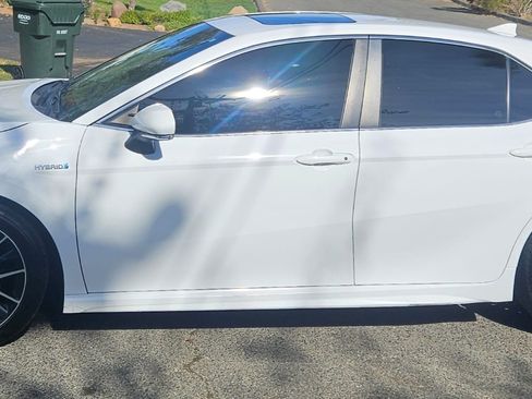 Used 2021 Toyota Camry SE image 2