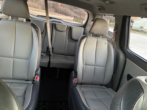 Used 2016 Kia Sedona EX image 9