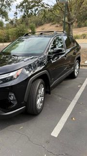Used 2022 Toyota RAV4 XLE Premium FWD image 8