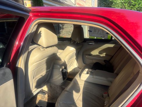 Used 2013 Chrysler 300 RWD image 8