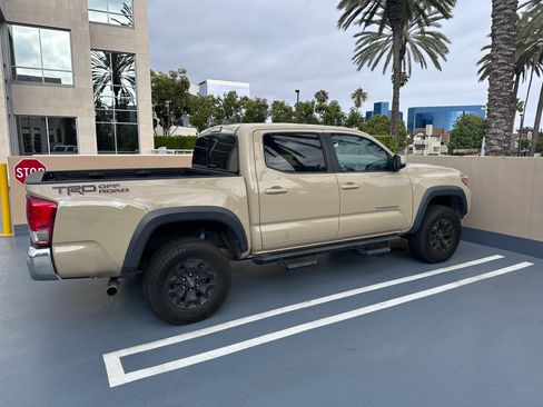 Used 2017 Toyota Tacoma TRD Off-Road w/ Tow Package RWD image 2