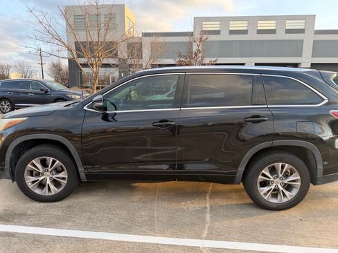 Used 2015 Toyota Highlander XLE image 9