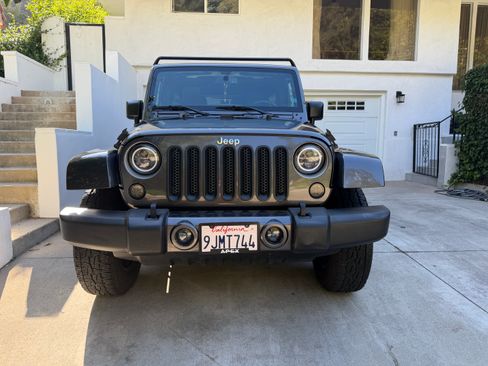 Used 2016 Jeep Wrangler Unlimited Sahara w/ Dual Top Group AWD/4WD image 28