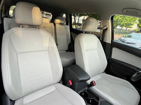 Used 2021 Volkswagen Tiguan SE FWD image 5