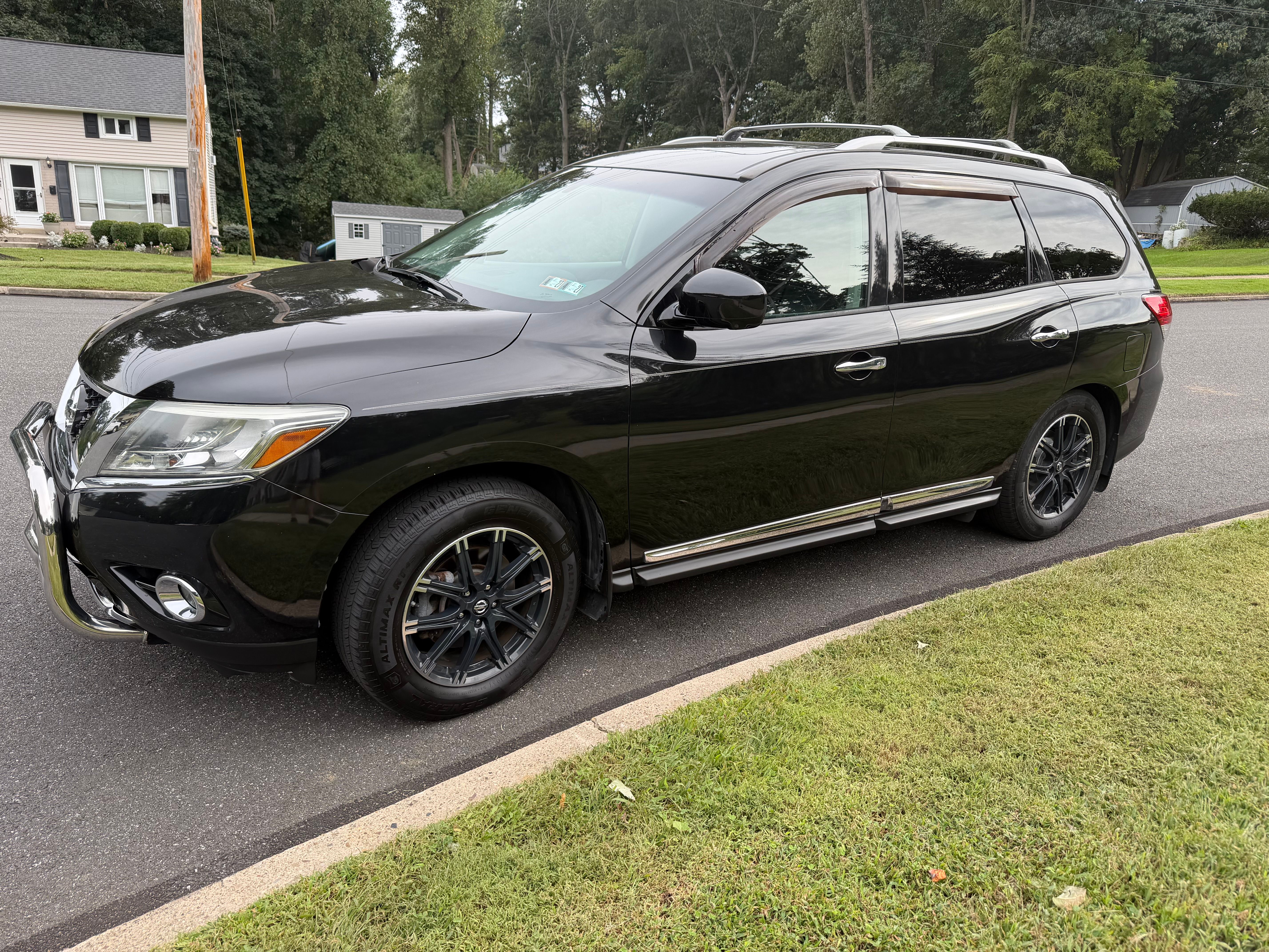 Used 2015 Nissan Pathfinder SL w/ SL Premium Package FWD image 13
