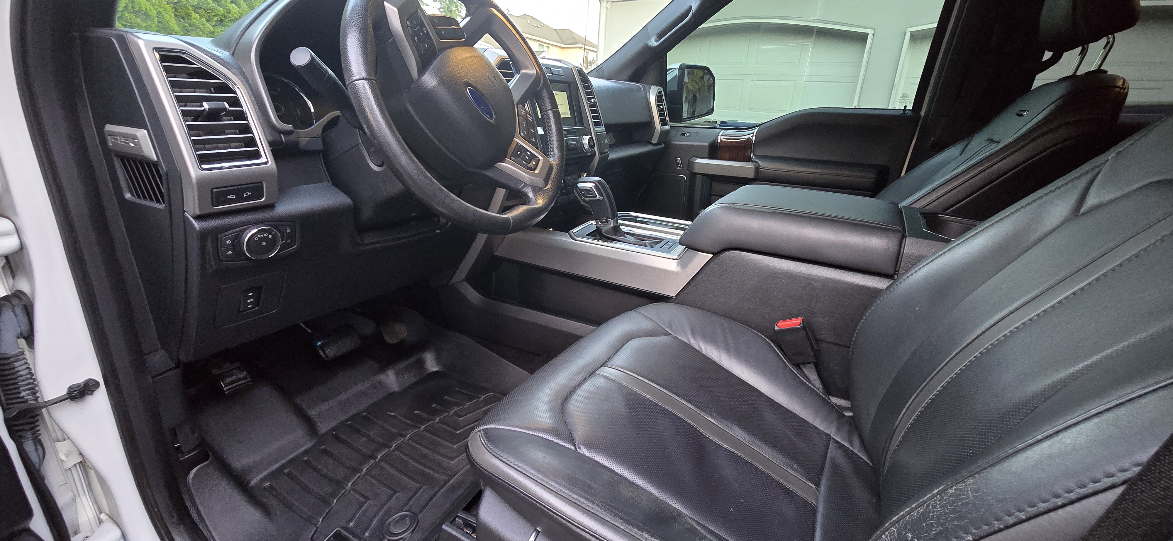 Used 2016 Ford F150 Platinum w/ Equipment Group 701A Luxury AWD/4WD image 9