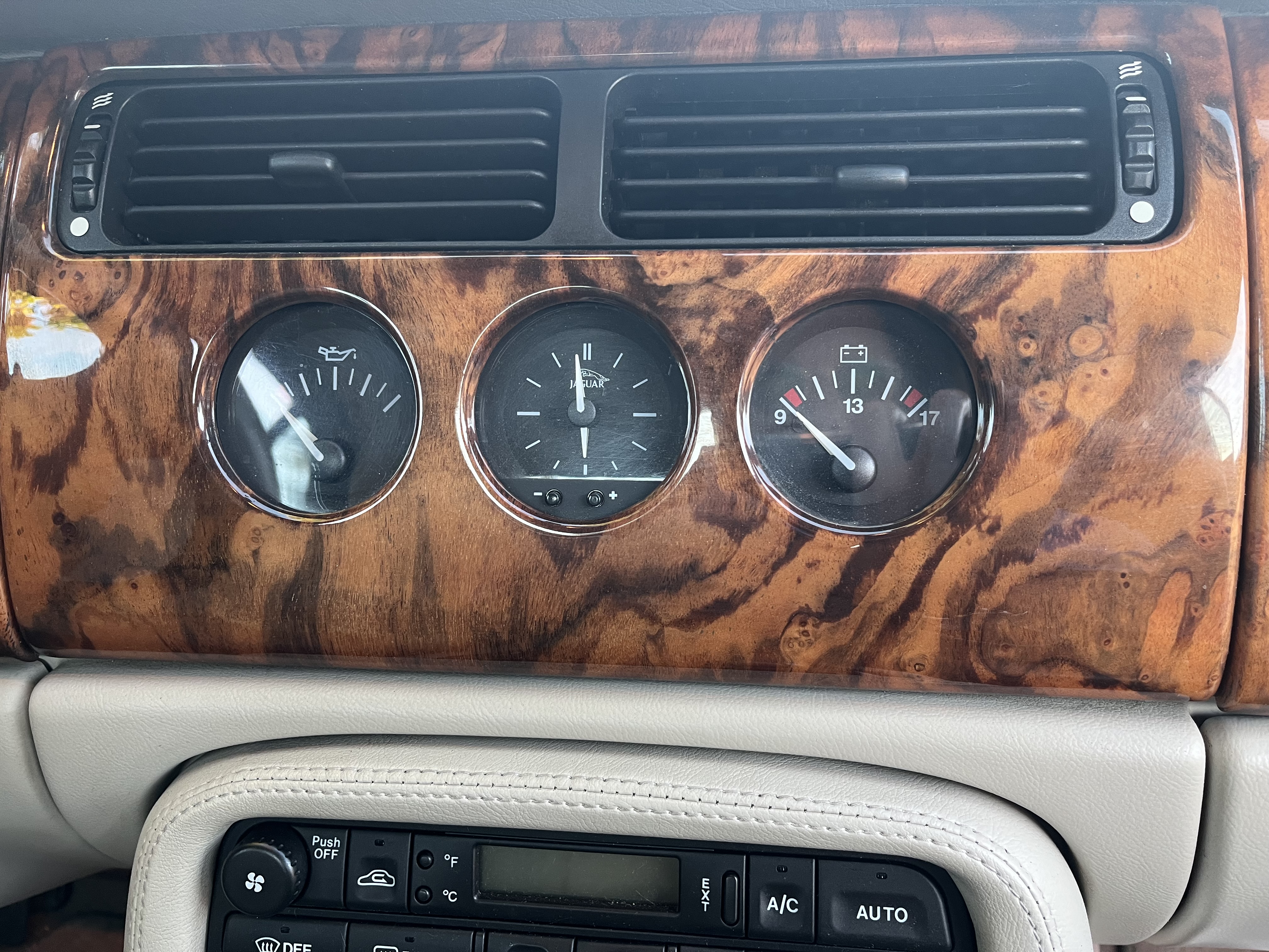 Used 2002 Jaguar XK8 Convertible RWD image 11
