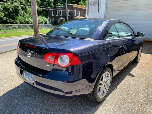 Used 2009 Volkswagen Eos Lux FWD image 4