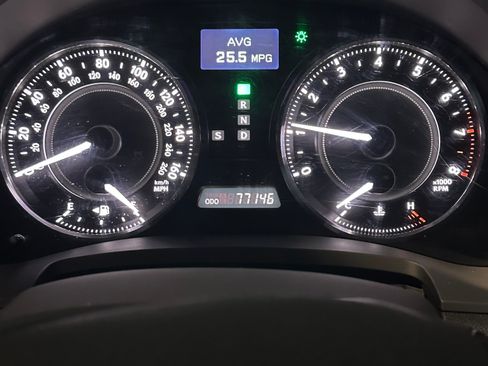 Used 2010 Lexus IS 250C RWD image 10