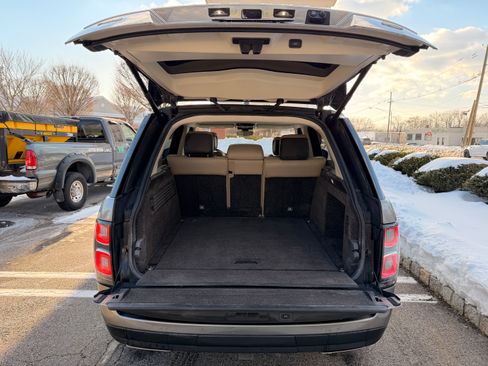 Used 2018 Land Rover Range Rover HSE image 10