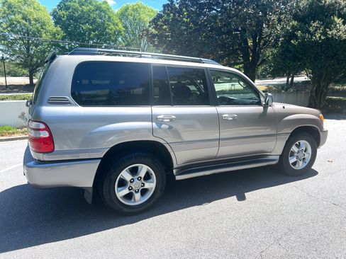 Used 2005 Toyota Land Cruiser AWD/4WD image 9