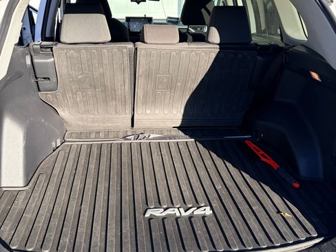 Used 2020 Toyota RAV4 XLE w/ Convenience Package image 15