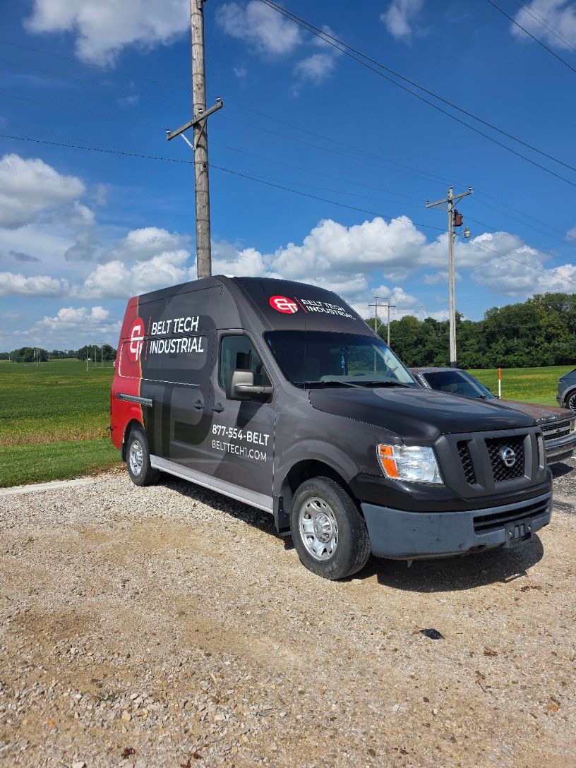 Used 2017 Nissan NV 2500 SV RWD image 2