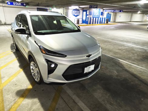 Used 2023 Chevrolet Bolt EUV LT w/ Driver Confidence Package FWD image 6