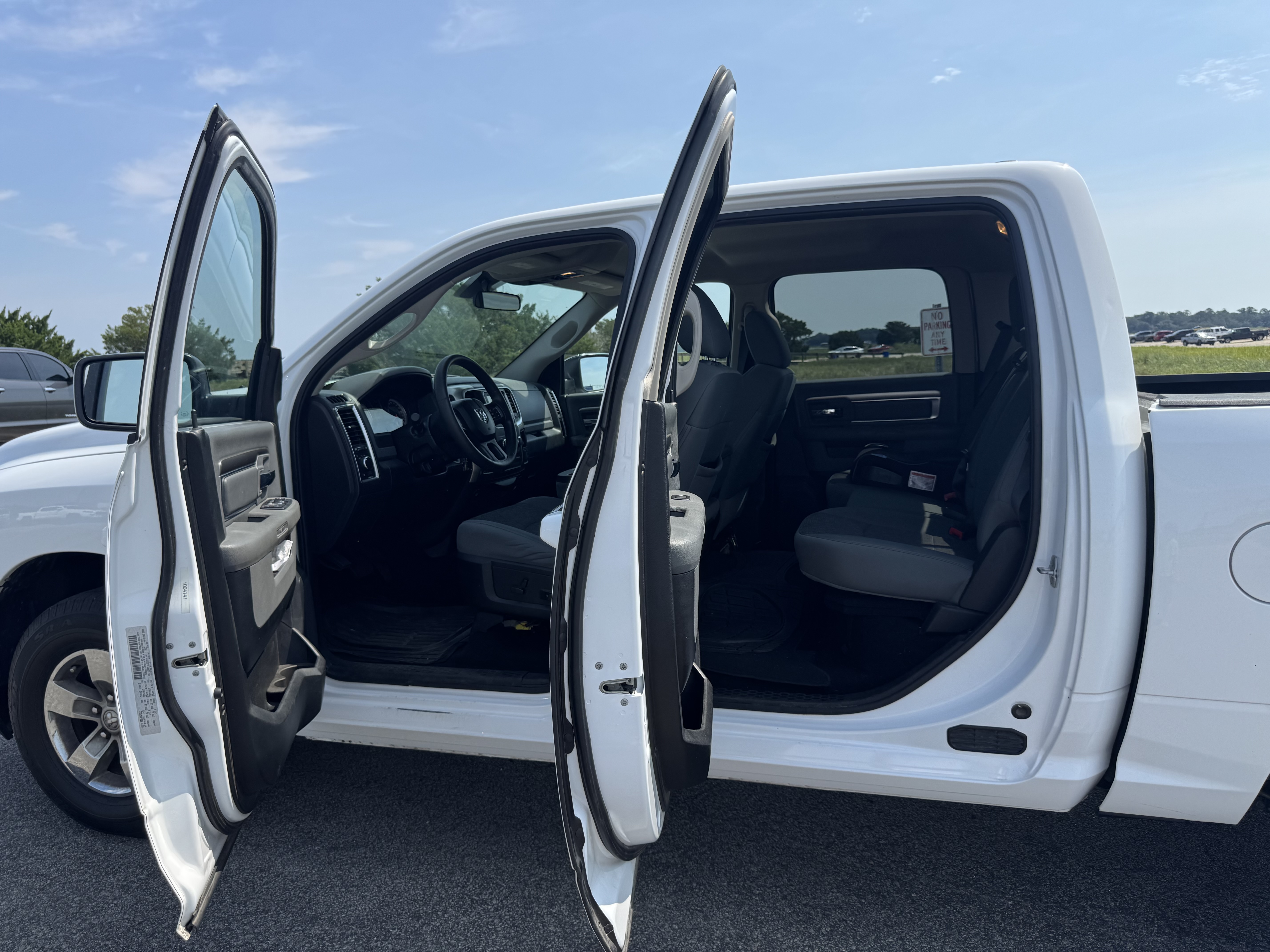 Used 2018 RAM 1500 Classic SLT AWD/4WD image 22