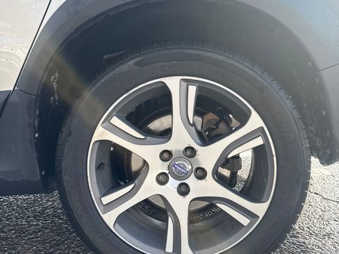 Used 2015 Volvo XC70 T6 w/ Proximity Package image 12