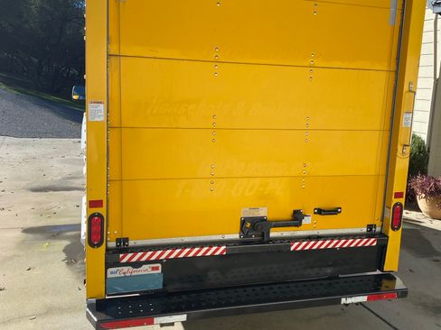 Used 2018 GMC Savana 3500 w/ Driver Convenience Package image 2