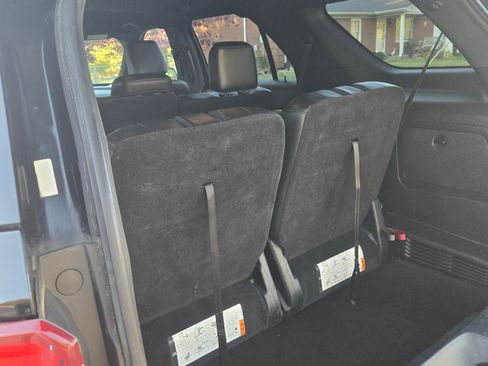 Used 2018 Ford Explorer XLT w/ Equipment Group 202A image 14