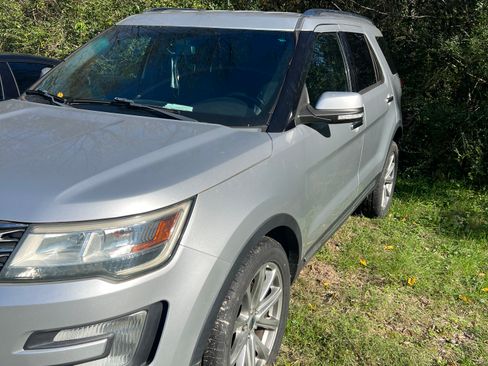 Used 2017 Ford Explorer Limited image 9