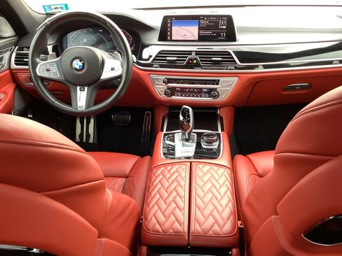 Used 2020 BMW 750i xDrive w/ Autobahn Package image 22
