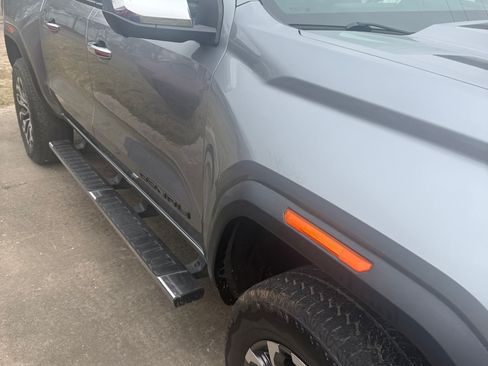 Used 2023 GMC Canyon Denali image 2