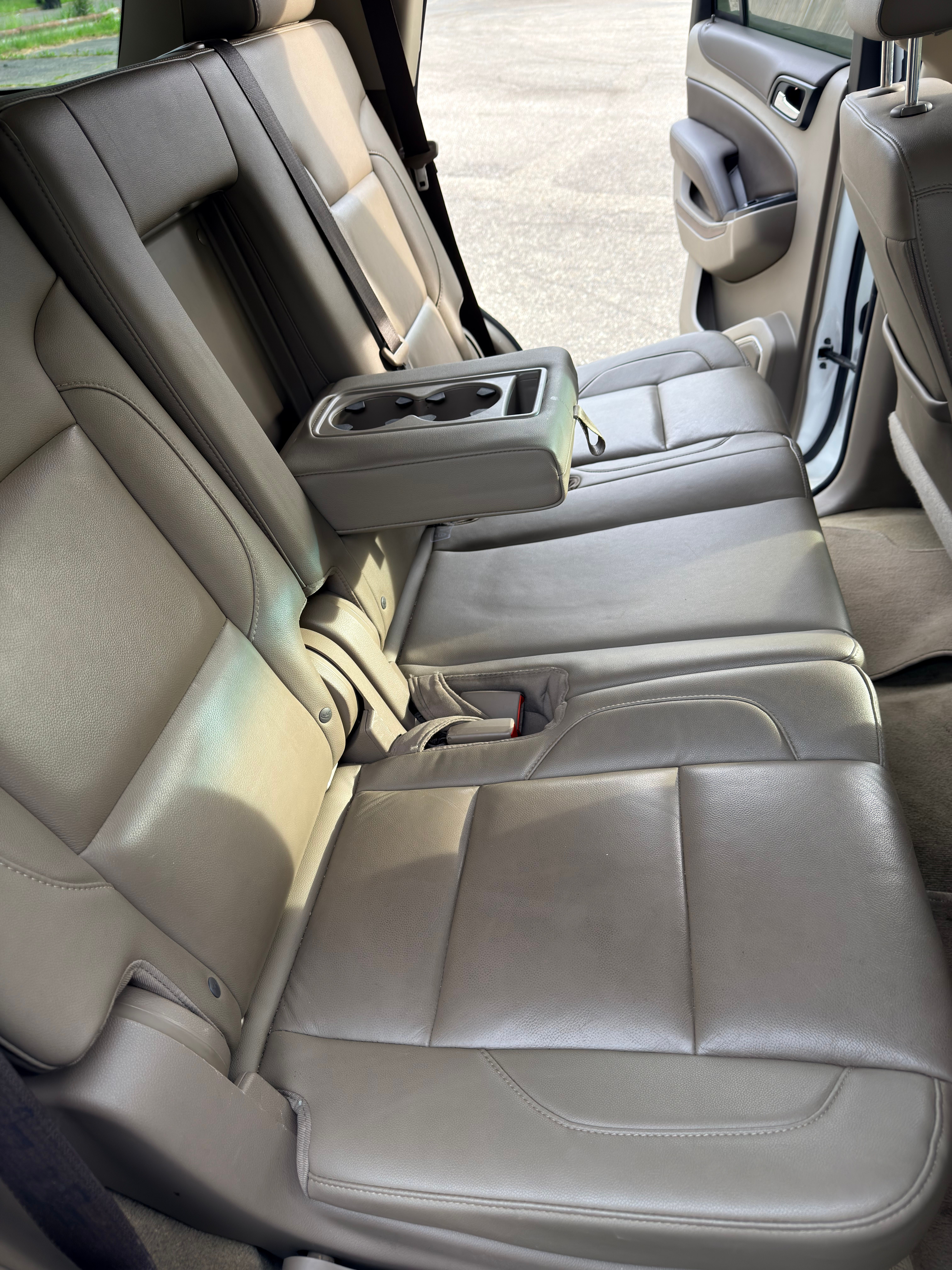 Used 2019 Chevrolet Tahoe LT w/ Luxury Package AWD/4WD image 15
