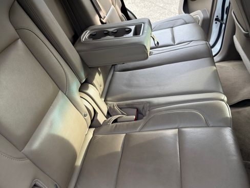 Used 2019 Chevrolet Tahoe LT w/ Luxury Package AWD/4WD image 15