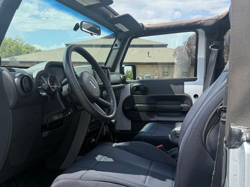 Used 2010 Jeep Wrangler Rubicon w/ Dual Top Group image 10