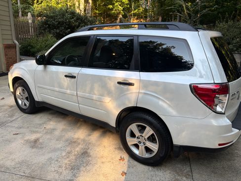 Used 2011 Subaru Forester 2.5X w/ Popular Equipment Group 1A AWD/4WD image 2