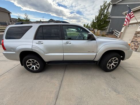 Used 2006 Toyota 4Runner SR5 AWD/4WD image 9