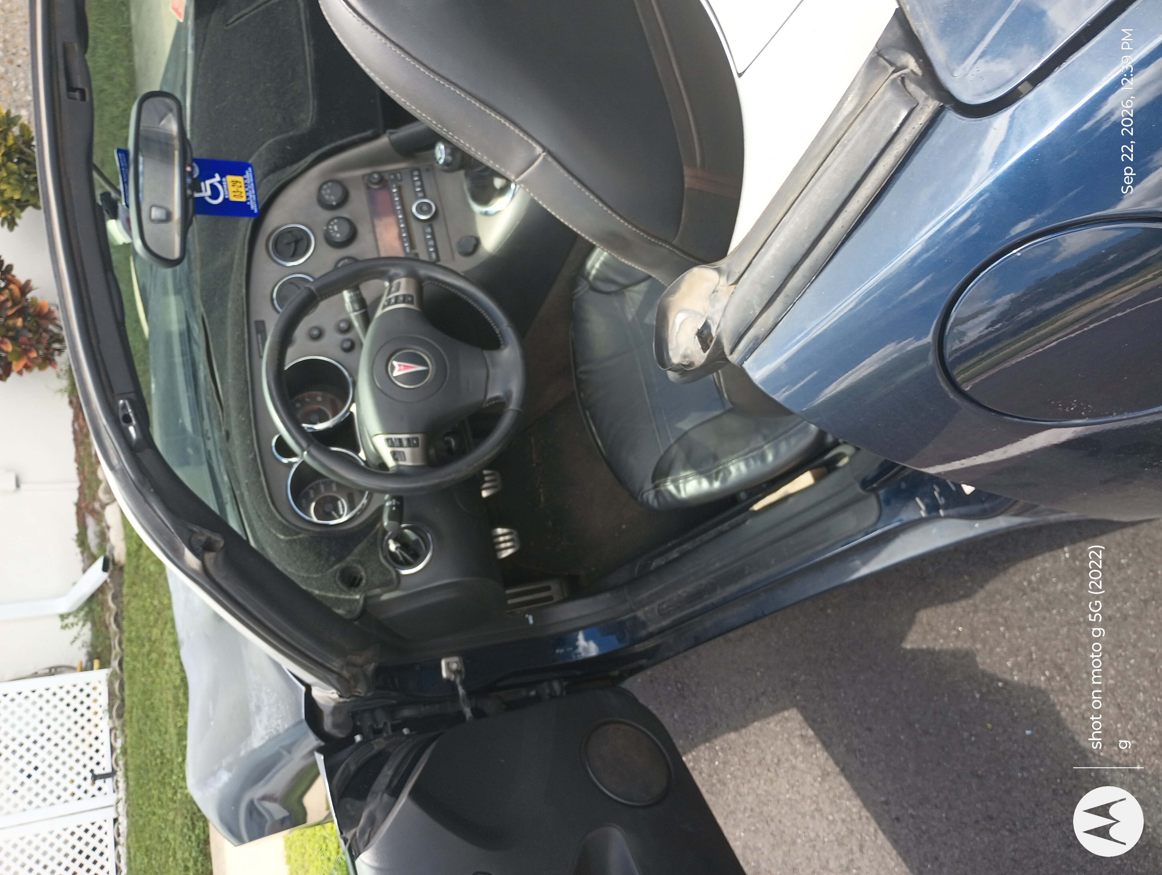 Used 2008 Pontiac Solstice GXP w/ Premium Package RWD image 2