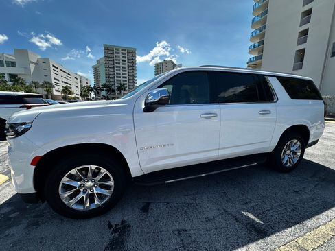 Used 2021 Chevrolet Suburban Premier image 2
