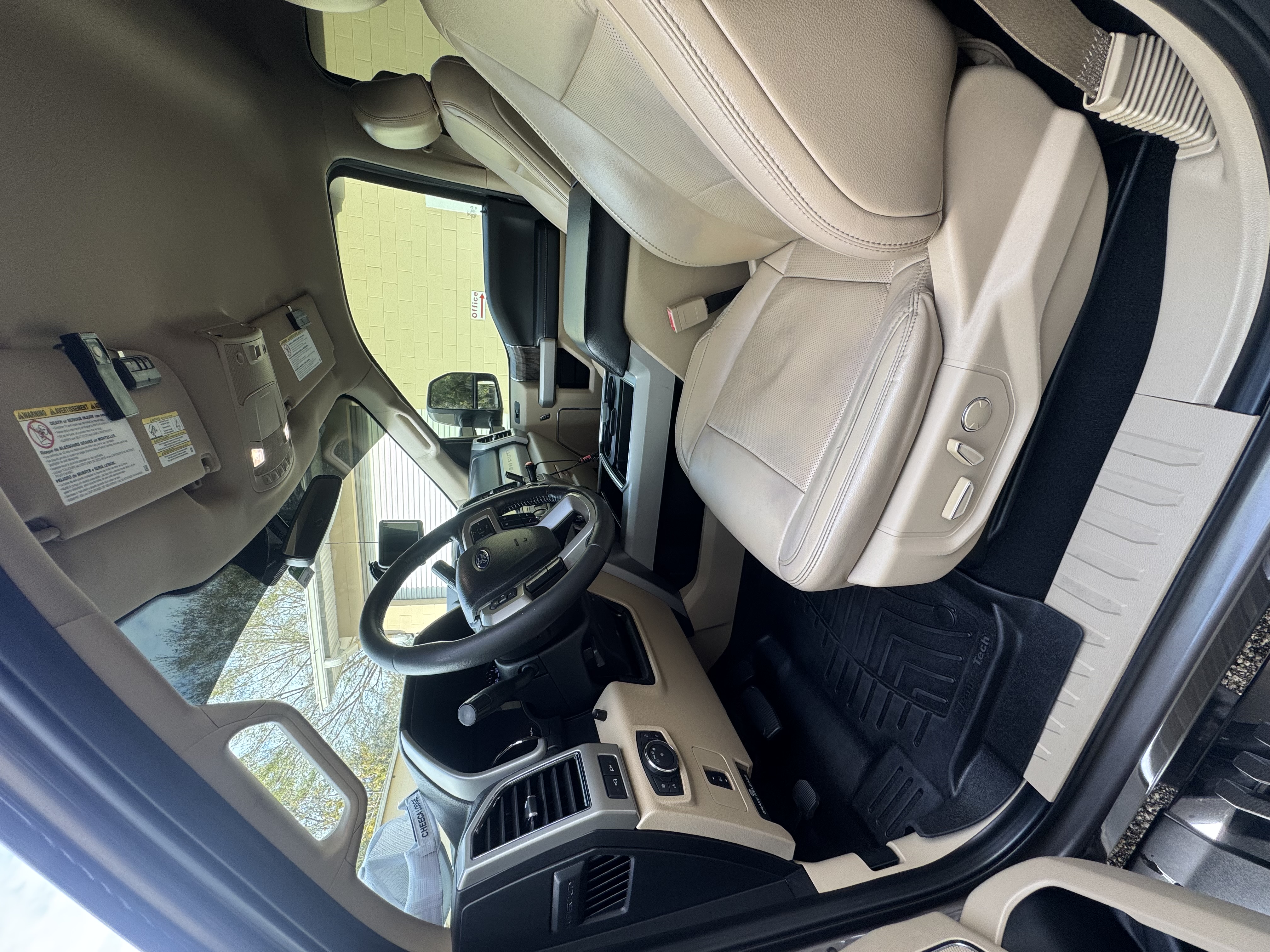Used 2019 Ford F250 Lariat w/ Lariat Value Package AWD/4WD image 11