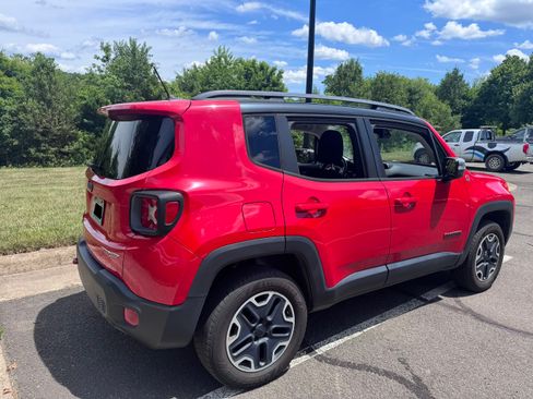 Used 2015 Jeep Renegade Trailhawk AWD/4WD image 11