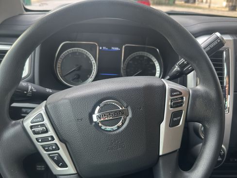 Used 2019 Nissan Titan SV image 18