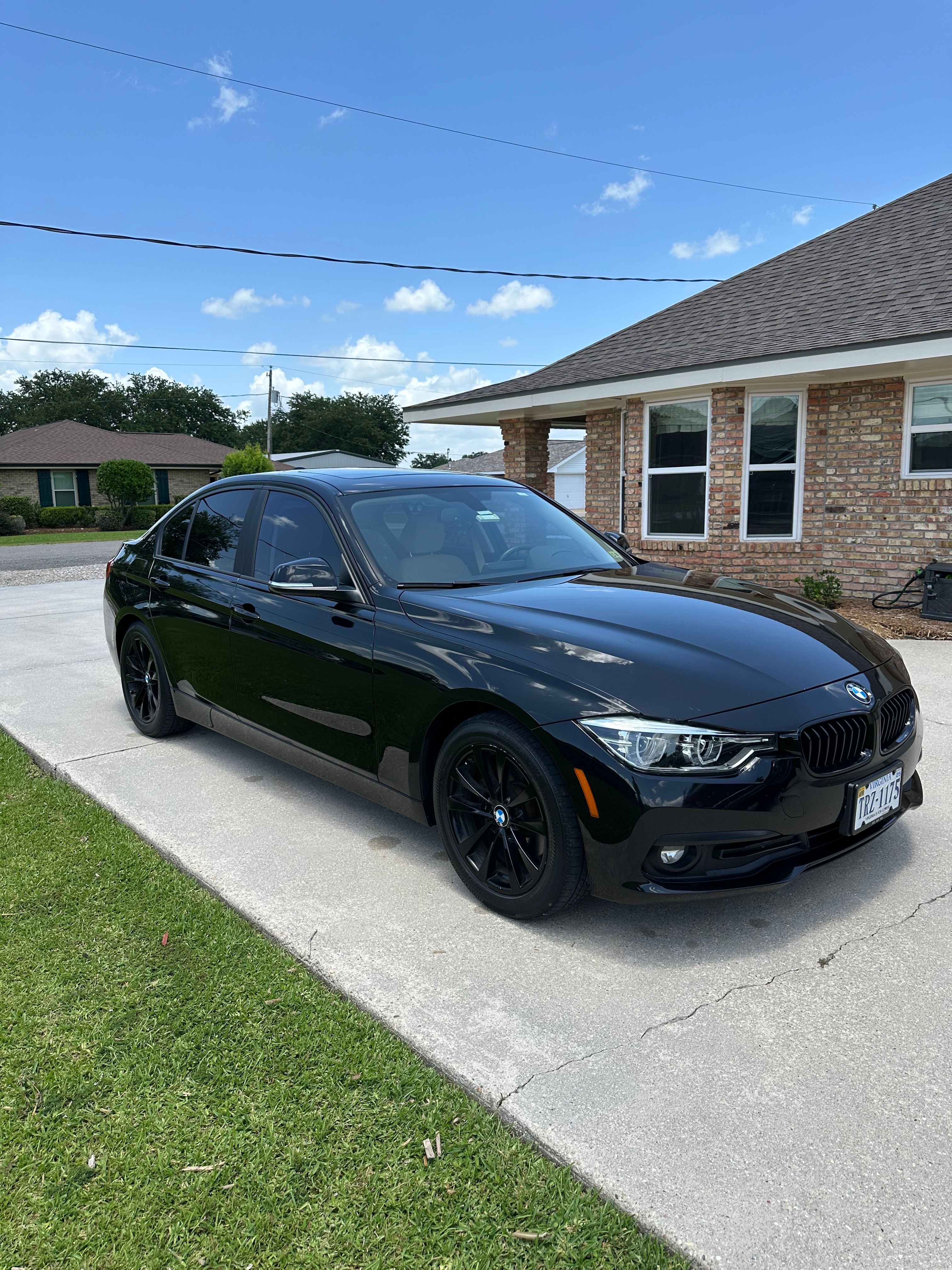 Used 2018 BMW 320i Sedan RWD image 4