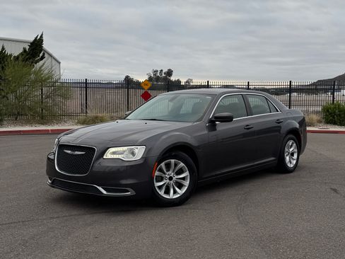 Used 2015 Chrysler 300 Limited RWD image 1