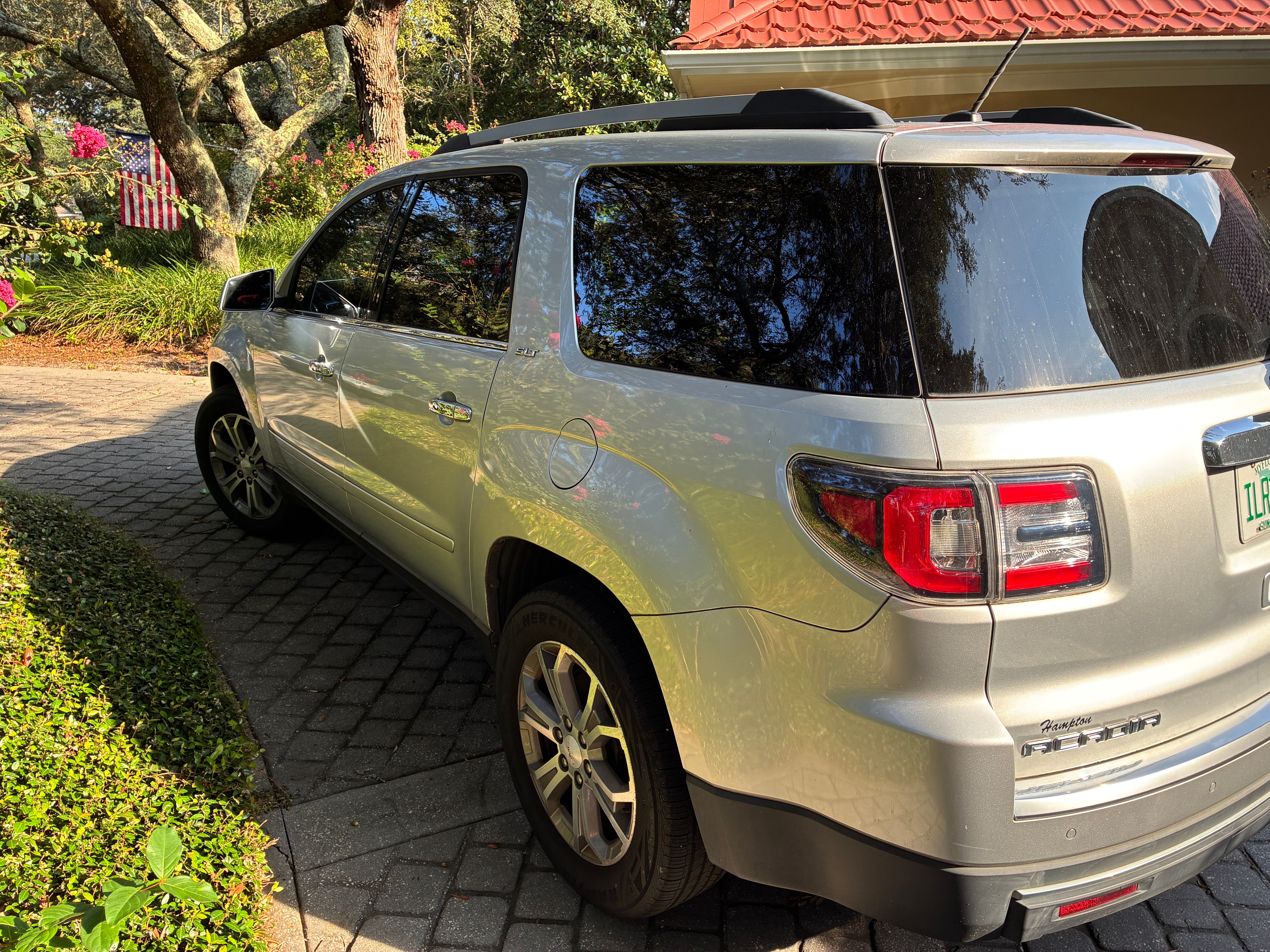 Used 2014 GMC Acadia SLT FWD image 2