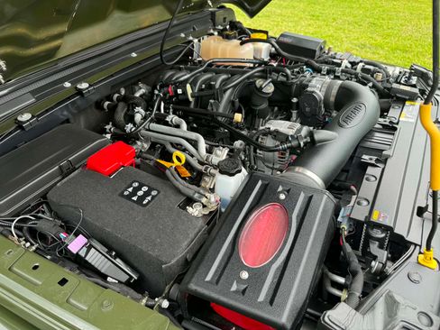 Used 2023 Jeep Gladiator Sport AWD/4WD image 11