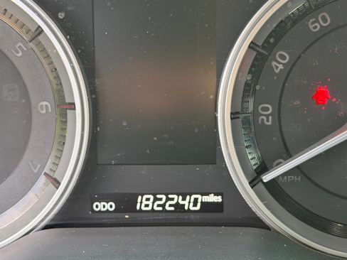 Used 2016 Toyota Land Cruiser image 9