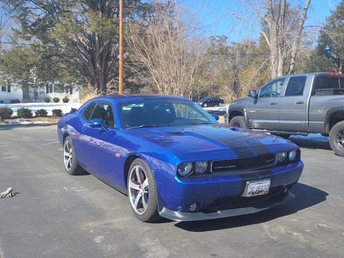 Used 2012 Dodge Challenger SRT8 w/ Premium Sound Group image 11