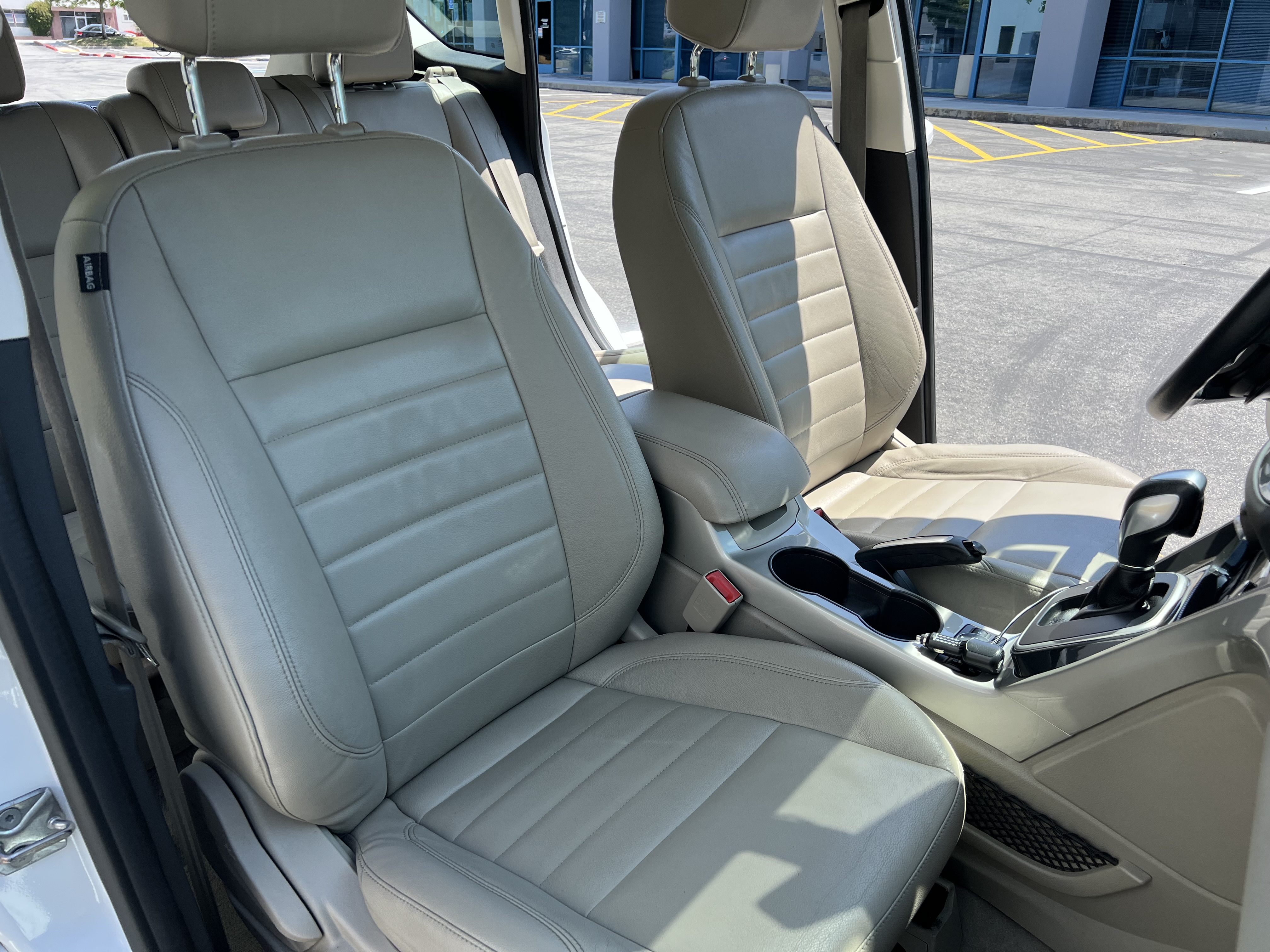 Used 2014 Ford C-MAX Energi SEL w/ Equipment Group 301A FWD image 16