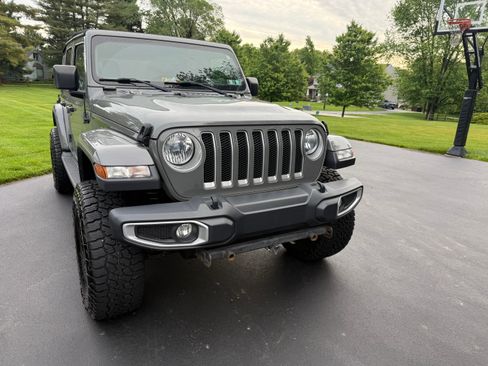 Used 2018 Jeep Wrangler Unlimited Sahara w/ Cold Weather Group AWD/4WD image 2